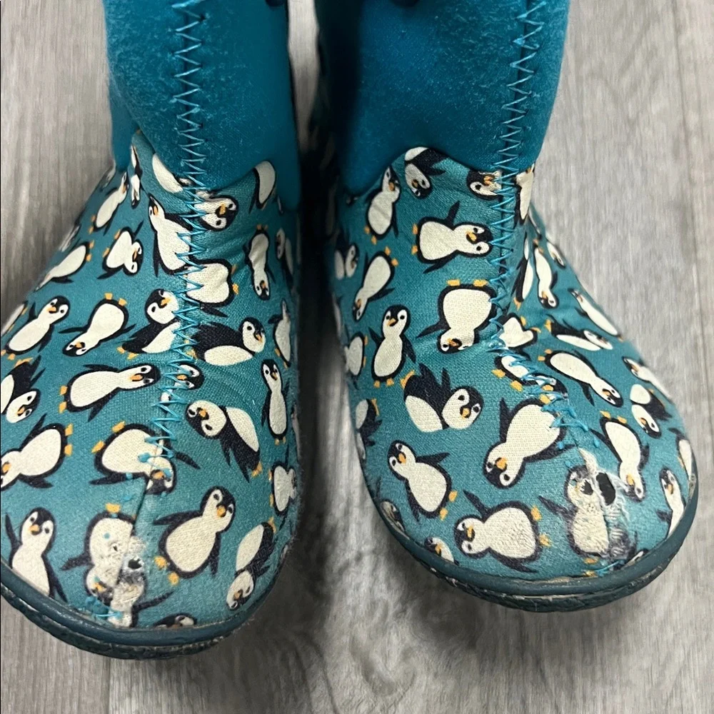 Bogs baby Teal Penguin Waterproof Rain Boot/ size 8